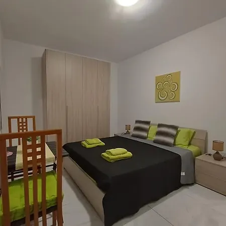 Studio With Ac In Msida *